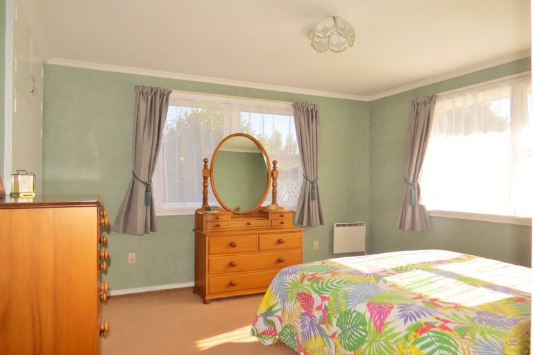 Photo of property in 26 Denise Crescent, Hornby, Christchurch, 8042