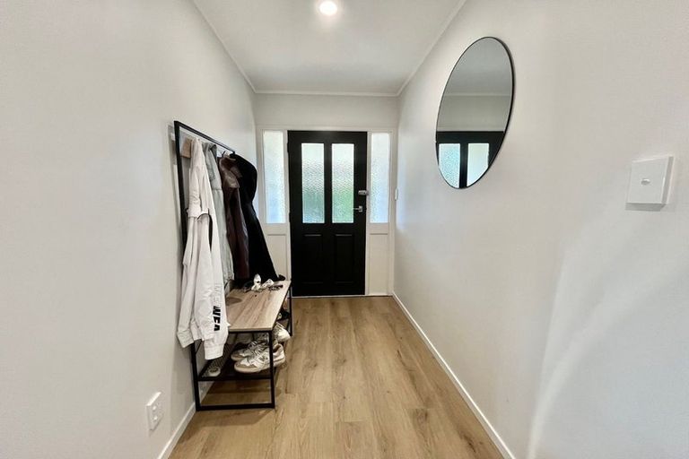 Photo of property in 102 Sandspit Road, Waiuku, 2123