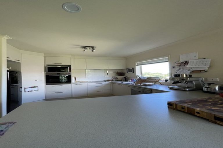 Photo of property in 32 Waldorf Crescent, Orewa, 0931