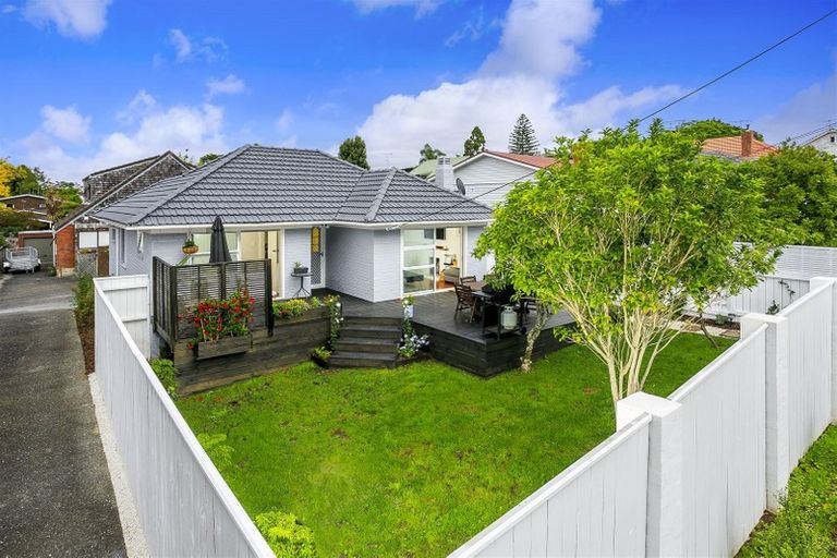 Photo of property in 1/58 Hillcrest Avenue, Hillcrest, Auckland, 0627