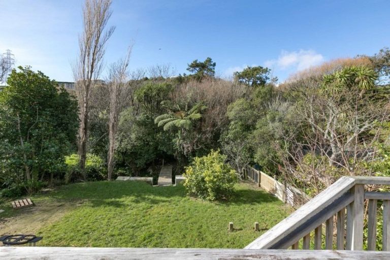 Photo of property in 15 Willowbank Road, Tawa, Wellington, 5028