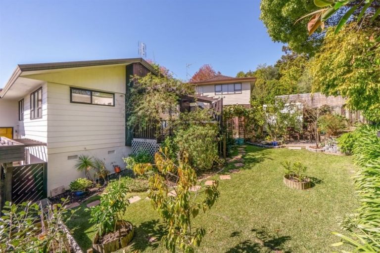 Photo of property in 8 Kallista Place, Browns Bay, Auckland, 0630