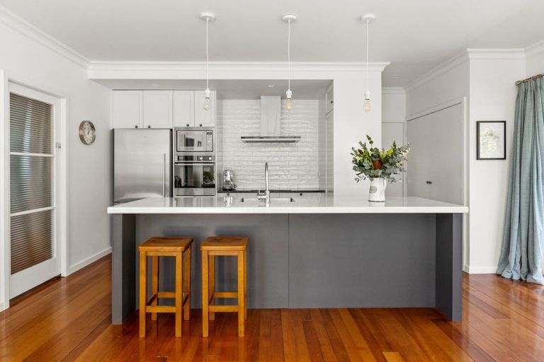 Photo of property in 28 Tauroa Road, Havelock North, 4130