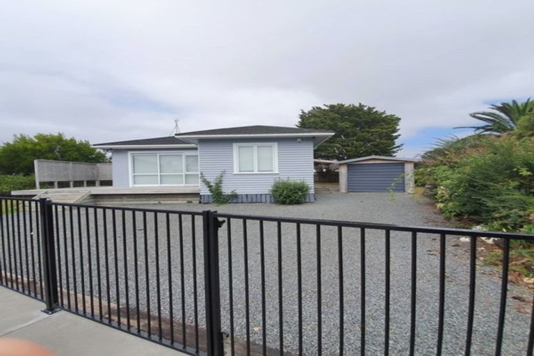 Photo of property in 21 Crispe Road, Clarks Beach, 2122