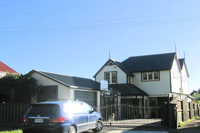 Photo of property in 390 Muritai Road, Eastbourne, Lower Hutt, 5013