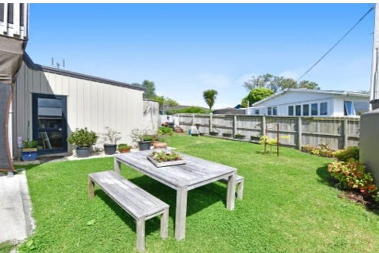 Photo of property in 12a Matai Road, Stanmore Bay, Whangaparaoa, 0932