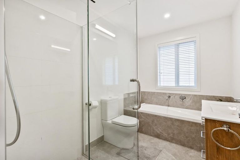 Photo of property in 103 Station Road, Kumeu, 0891