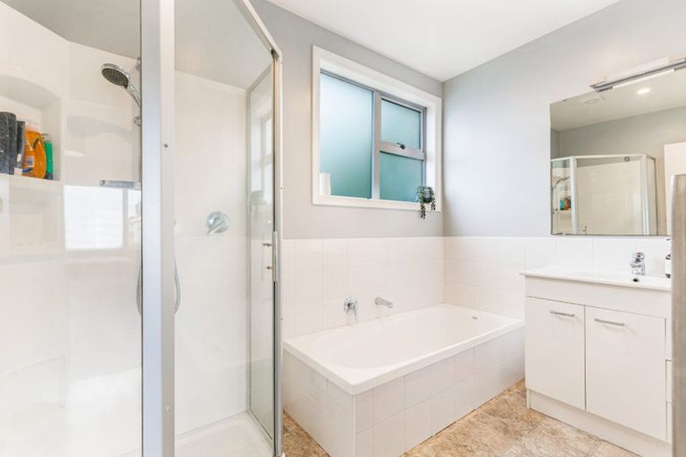 Photo of property in 103a Wharf Road, Te Atatu Peninsula, Auckland, 0610