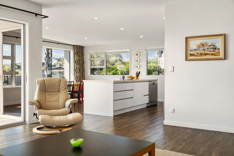 Photo of property in 60 Karewa Parade, Papamoa Beach, Papamoa, 3118