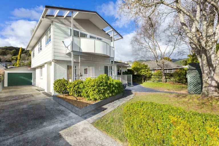 Photo of property in 1 Deller Grove, Silverstream, Upper Hutt, 5019