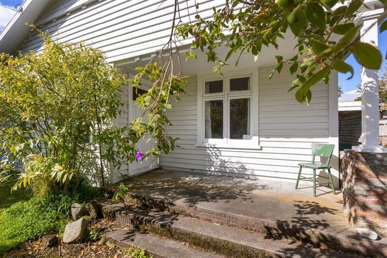 Photo of property in 176 Huatoki Street, Upper Vogeltown, New Plymouth, 4310