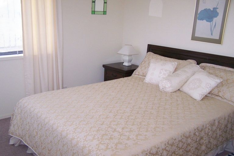 Photo of property in 2/18 Gillard Place, Eastern Beach, Auckland, 2012