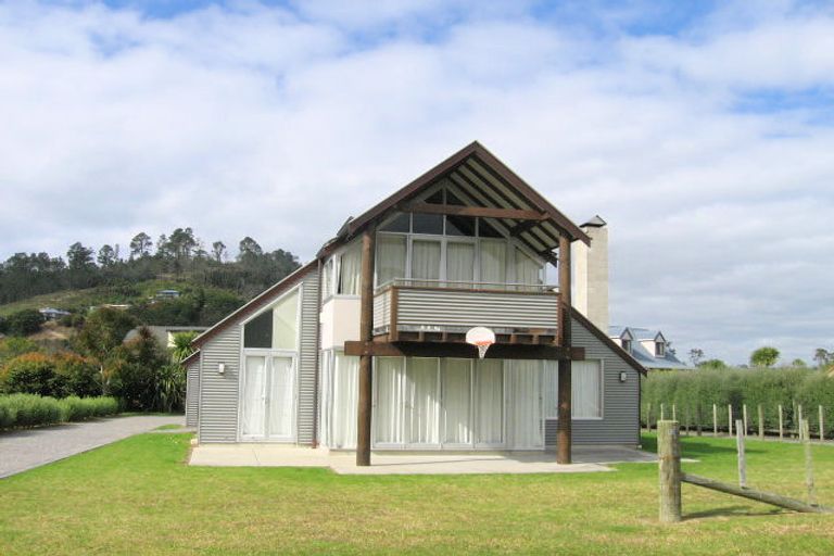 Photo of property in 15 Michelle Lane, Hahei, Whitianga, 3591