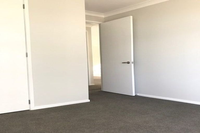 Photo of property in 11m Clearwater Cove, West Harbour, Auckland, 0618