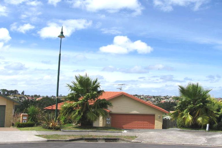 Photo of property in 16 Fulmar Way, Unsworth Heights, Auckland, 0632