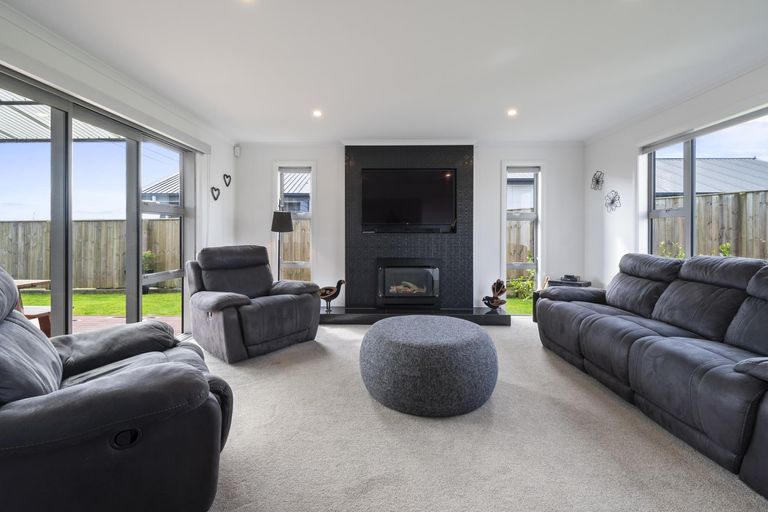 Photo of property in 27 Silicon Way, Fitzherbert, Palmerston North, 4410