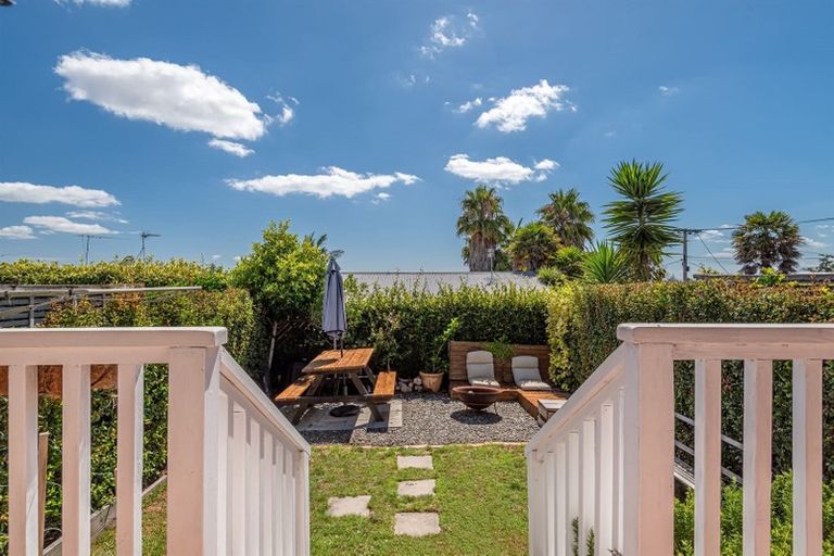 Photo of property in 2/289 Glenfield Road, Glenfield, Auckland, 0629