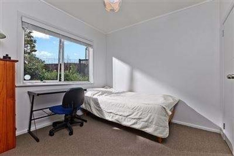 Photo of property in 10 Saffron Street, Birkdale, Auckland, 0626