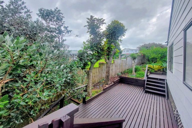 Photo of property in 36 Ellesmere Crescent, Pakuranga Heights, Auckland, 2010