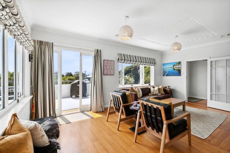 Photo of property in 43 Paynters Avenue, Strandon, New Plymouth, 4312