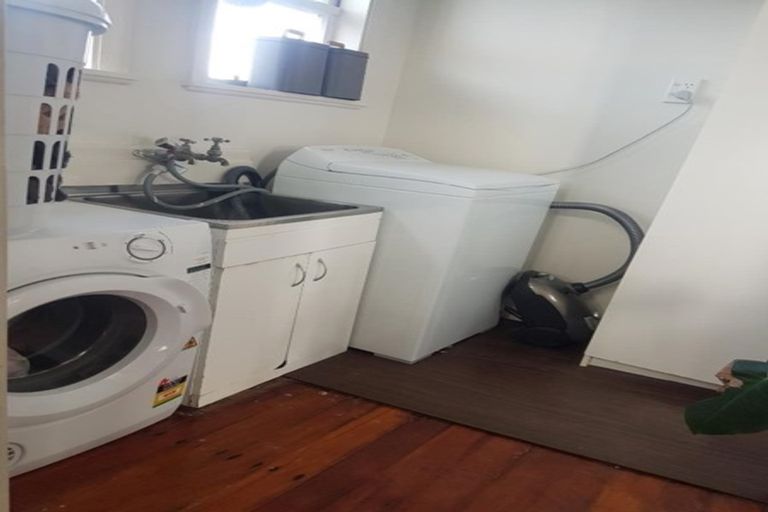 Photo of property in 48 Omata Road, Marfell, New Plymouth, 4310