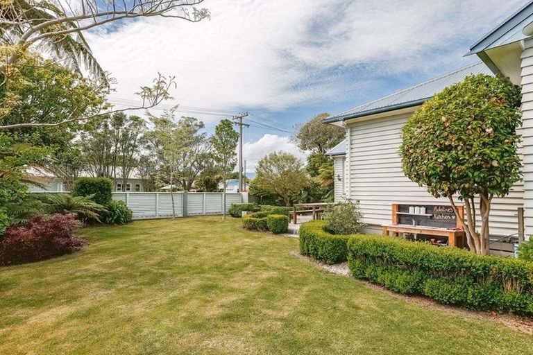 Photo of property in 22 Queen Street, Westport, 7825