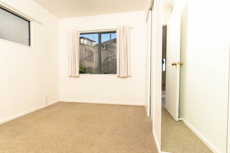 Photo of property in 2/59 Santiago Crescent, Unsworth Heights, Auckland, 0632