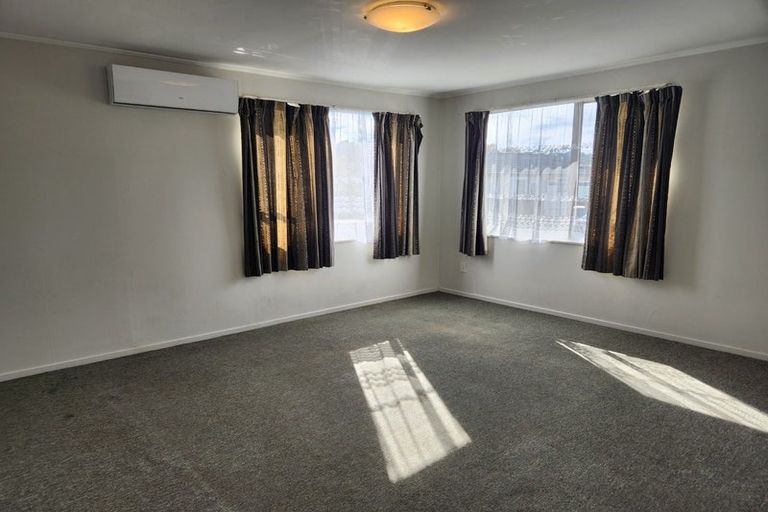 Photo of property in 2/30 Karepo Crescent, Ranui, Auckland, 0612