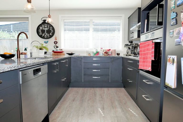 Photo of property in 5 Mahia Lane, Waikanae, 5036