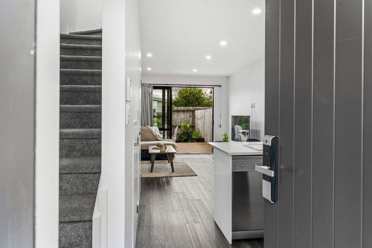 Photo of property in 6/3 Abbotleigh Avenue, Te Atatu Peninsula, Auckland, 0610