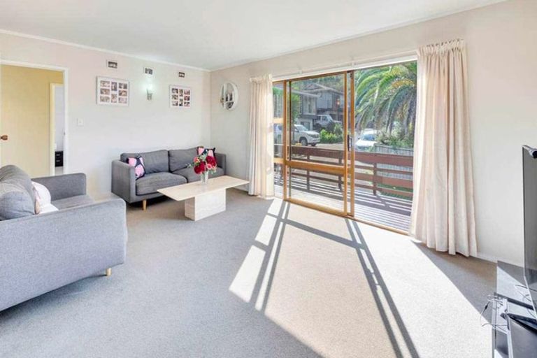Photo of property in 1/2a Carlisle Road, Browns Bay, Auckland, 0630