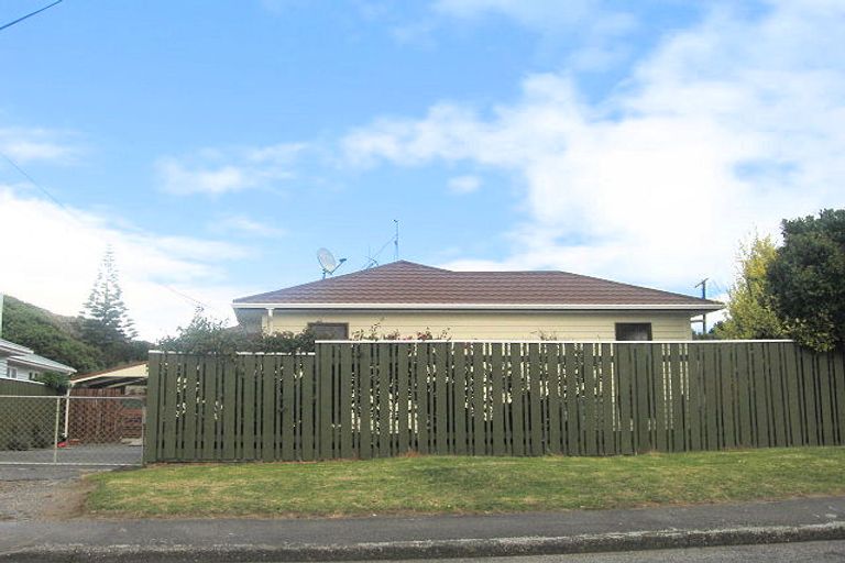 Photo of property in 2 Te Miti Street, Paekakariki, 5034
