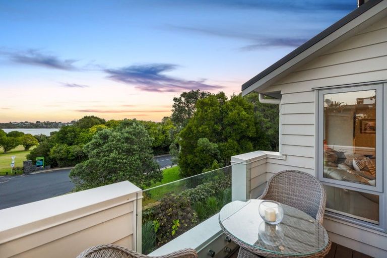 Photo of property in 18a Sylvan Park Avenue, Milford, Auckland, 0620