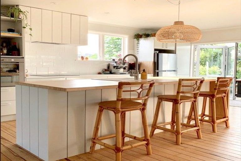 Photo of property in 9 Blue Way, Glendene, Auckland, 0602