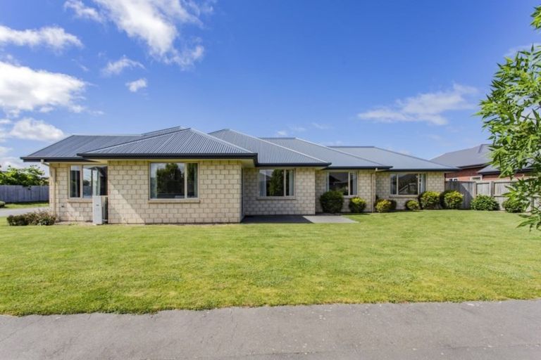 Photo of property in 2 Austen Place, Rolleston, 7614