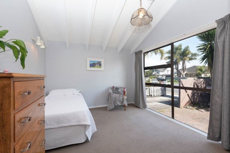 Photo of property in 54 Hattaway Avenue, Bucklands Beach, Auckland, 2012