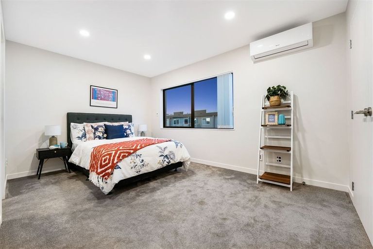 Photo of property in 18 Meritage Lane, Te Atatu South, Auckland, 0610