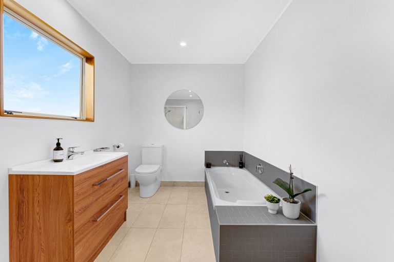 Photo of property in 5b Kawau Road, Greenlane, Auckland, 1061