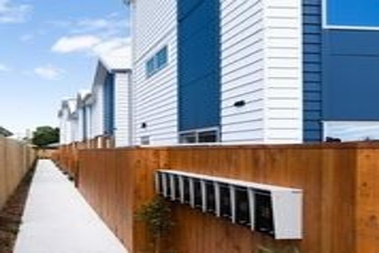 Photo of property in 11/8 Yeovil Road, Te Atatu Peninsula, Auckland, 0610