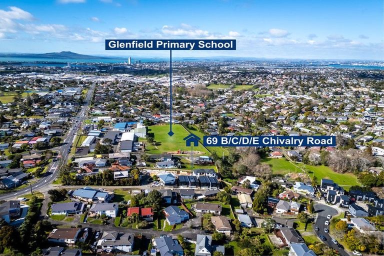 Photo of property in 69b Chivalry Road, Glenfield, Auckland, 0629