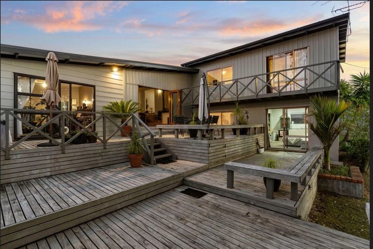 Photo of property in 438 Beach Road, Murrays Bay, Auckland, 0630