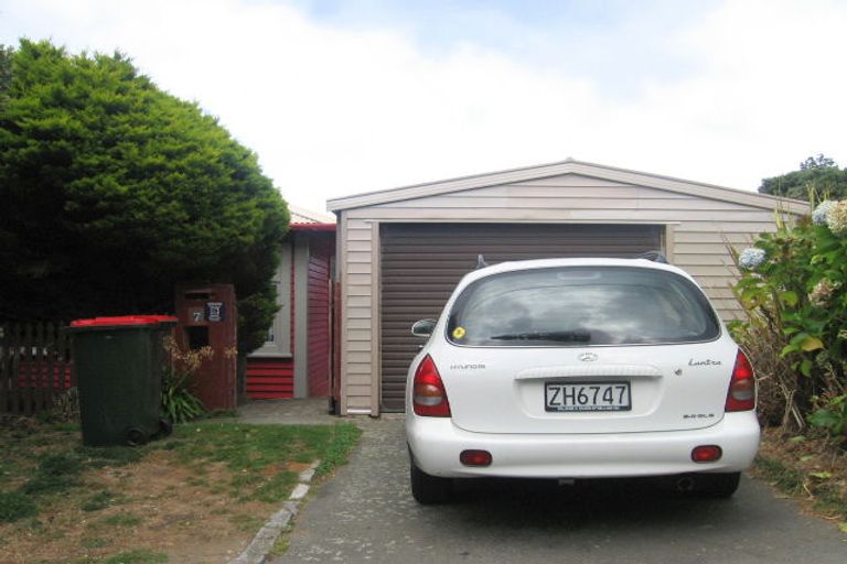 Photo of property in 7a Cave Road, Houghton Bay, Wellington, 6023