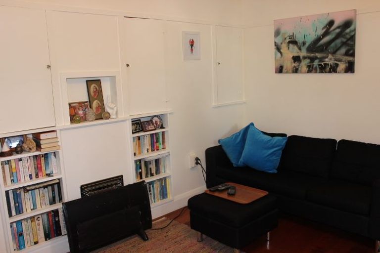 Photo of property in 17 Moana Road, Kelburn, Wellington, 6012