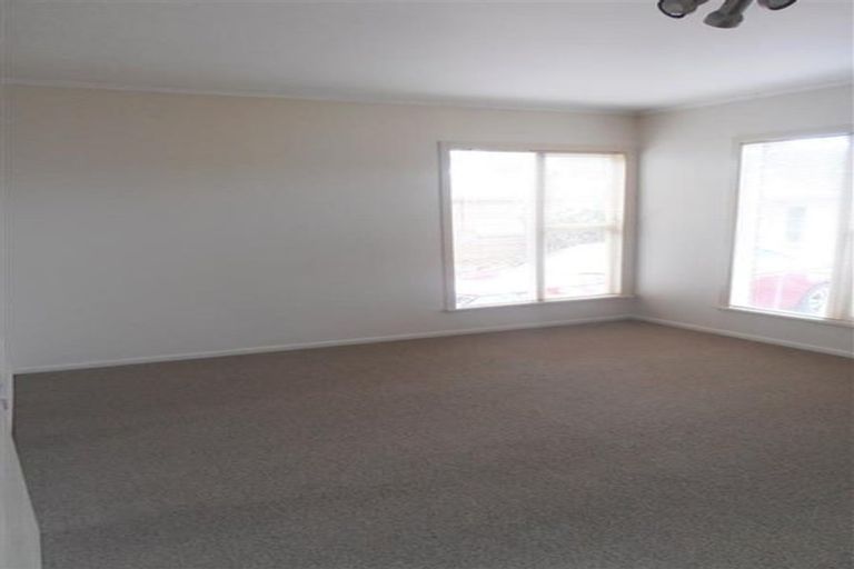 Photo of property in 1/68 Titirangi Road, New Lynn, Auckland, 0600