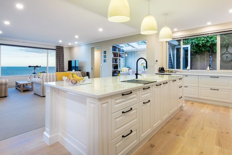 Photo of property in 375 Beach Road, Mairangi Bay, Auckland, 0630