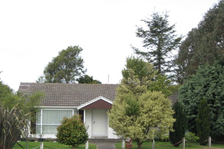 Photo of property in 2 Rosanna Place, Aranui, Christchurch, 8061