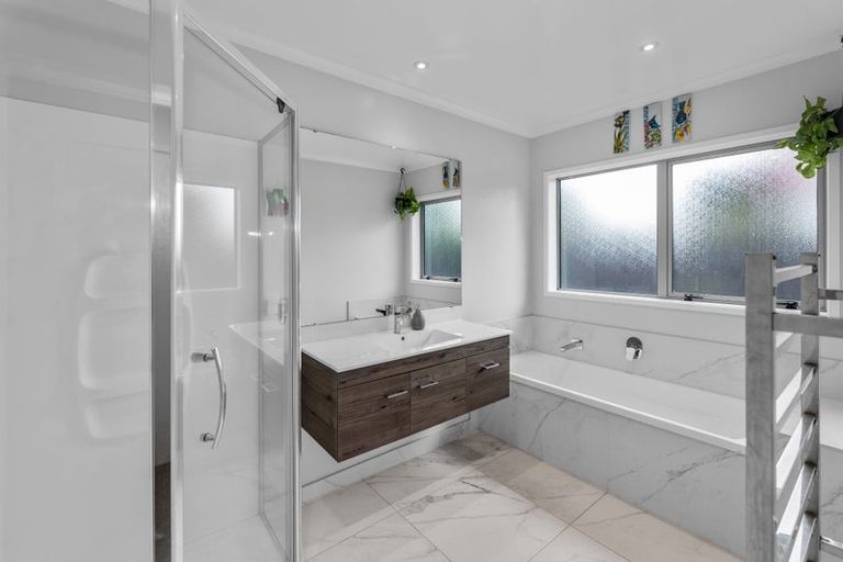 Photo of property in 14 Malbec Place, Huapai, Kumeu, 0810