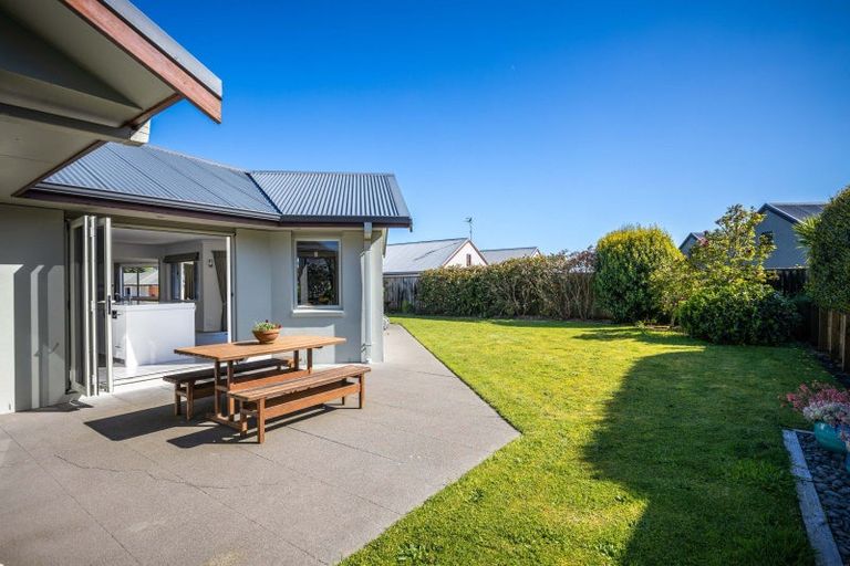 Photo of property in 12 Montrose Place, Highlands Park, New Plymouth, 4312
