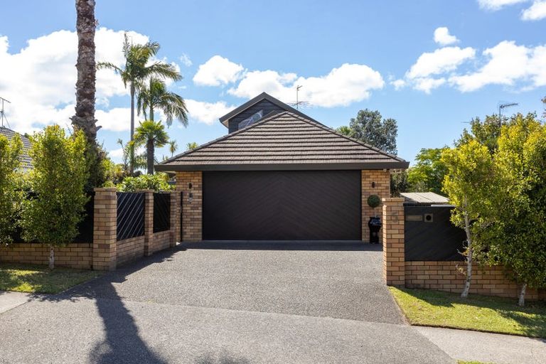 Photo of property in 5 Crestview Place, Browns Bay, Auckland, 0630