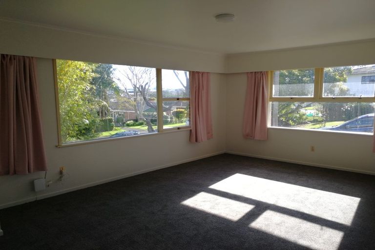 Photo of property in 23 Edgeworth Road, Glenfield, Auckland, 0629